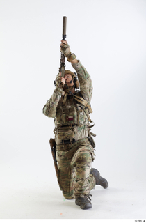 Photos Frankie Perry Army USA Recon - Poses kneeling shooting…